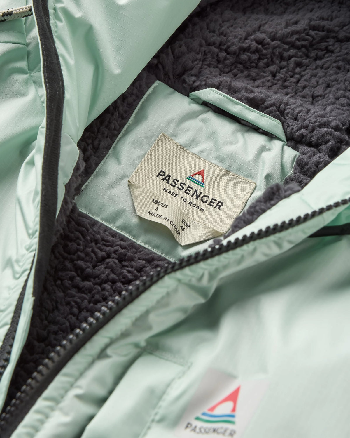 Waves Sherpa Lined Changing Robe - Spearmint/Deep Ocean - Flatlay