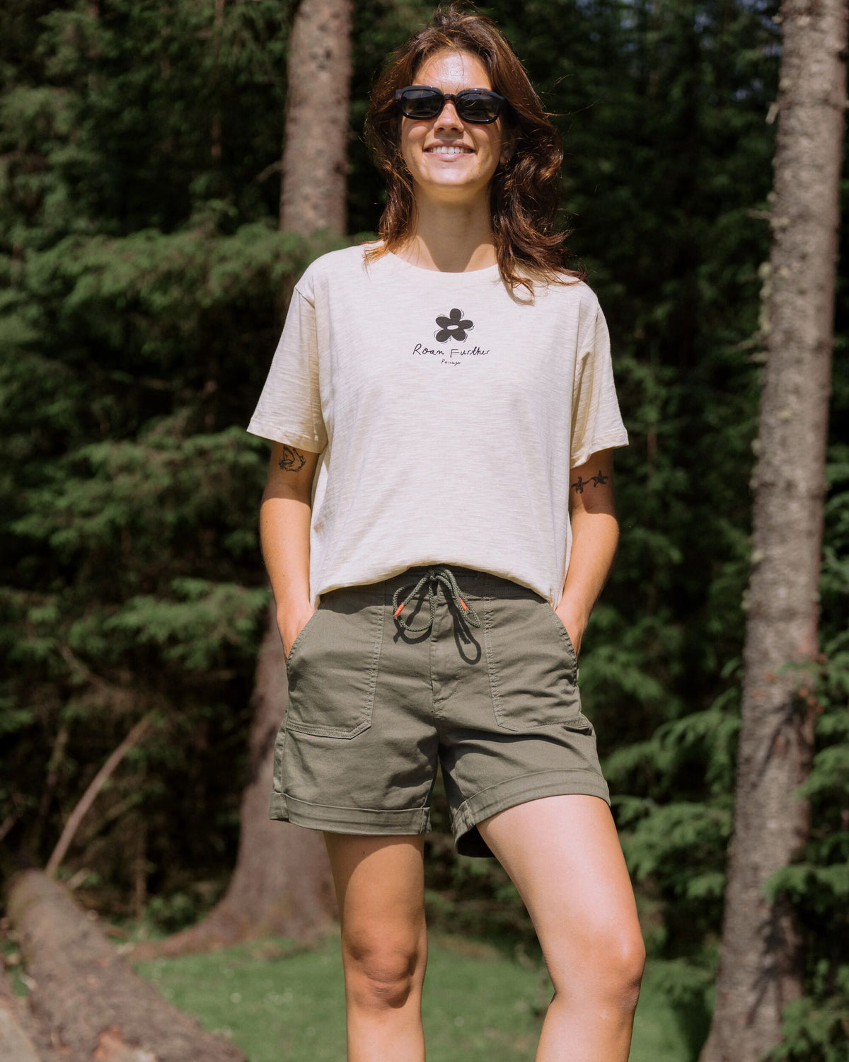 Carriso Short - Dusty Olive - Lifestyle