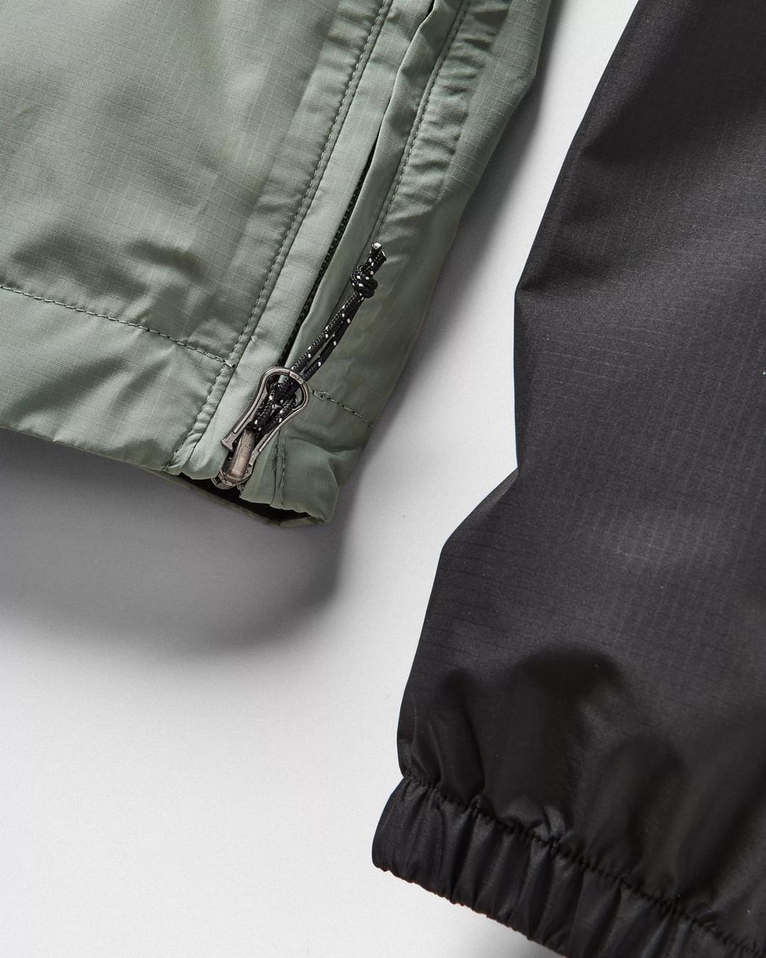 Flow 1/2 Zip Recycled Water Resistant Jacket - True Black/Pistachio - Flatlay