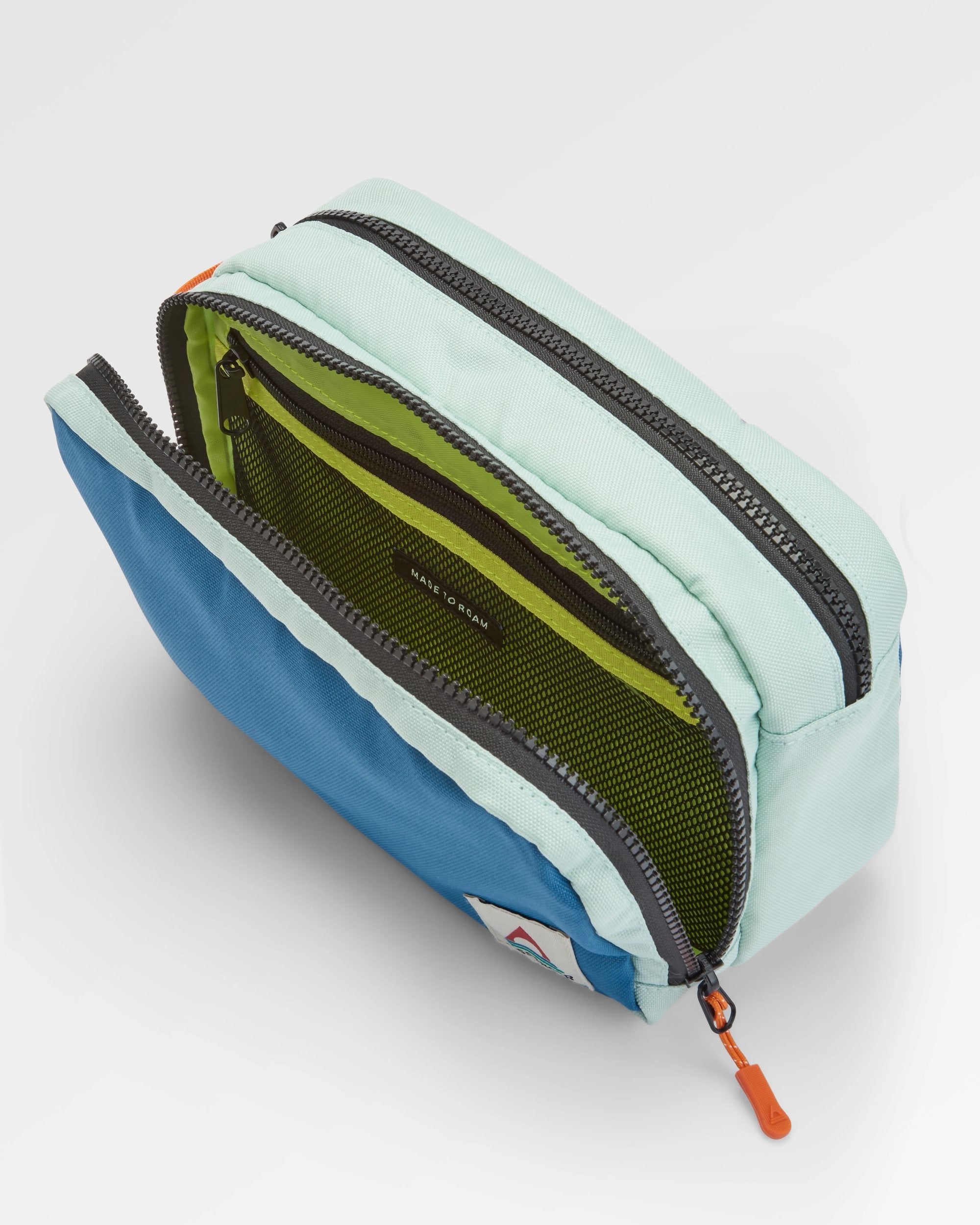 Travel Recycled Wash Kit - Rich Navy/Surf Spray/Moonlight Blue - Flatlay