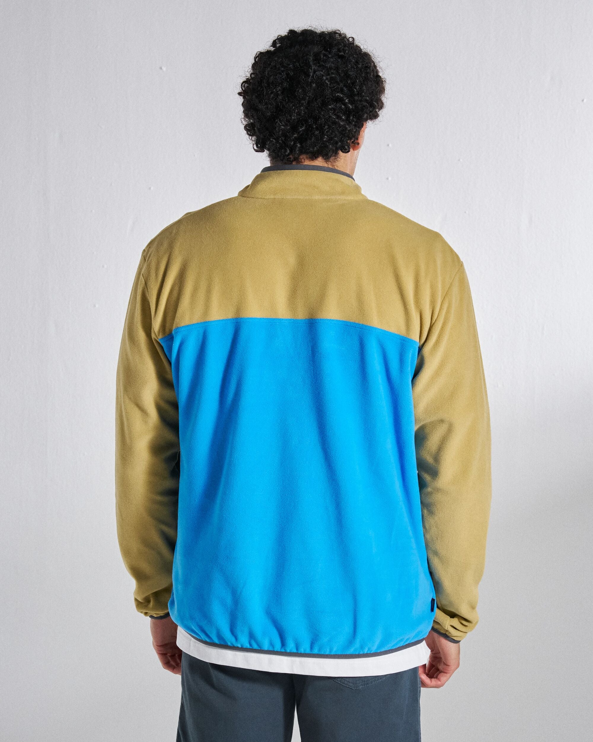 Set Off Polartec® 1/4 Zip Fleece - Warm Beige/Marine Blue - Studio Model