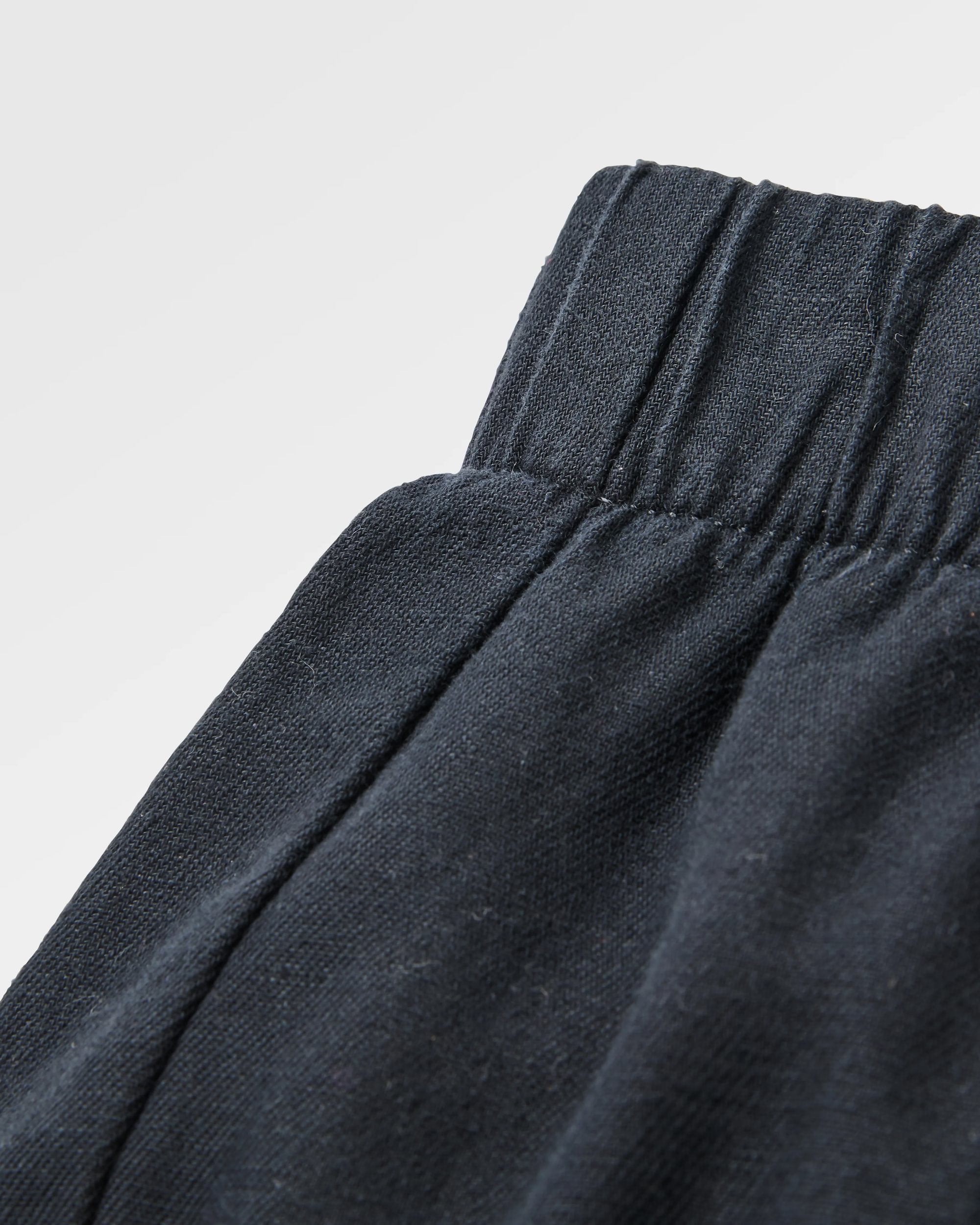 Whirl Short - Black - Flatlay