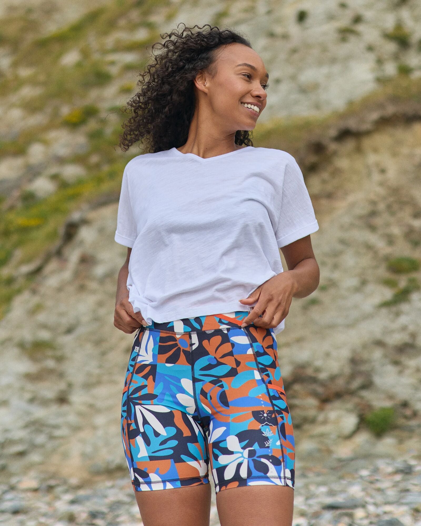 Mantra Recycled Active Short - Mountain Foliage Blue - Lifestyle