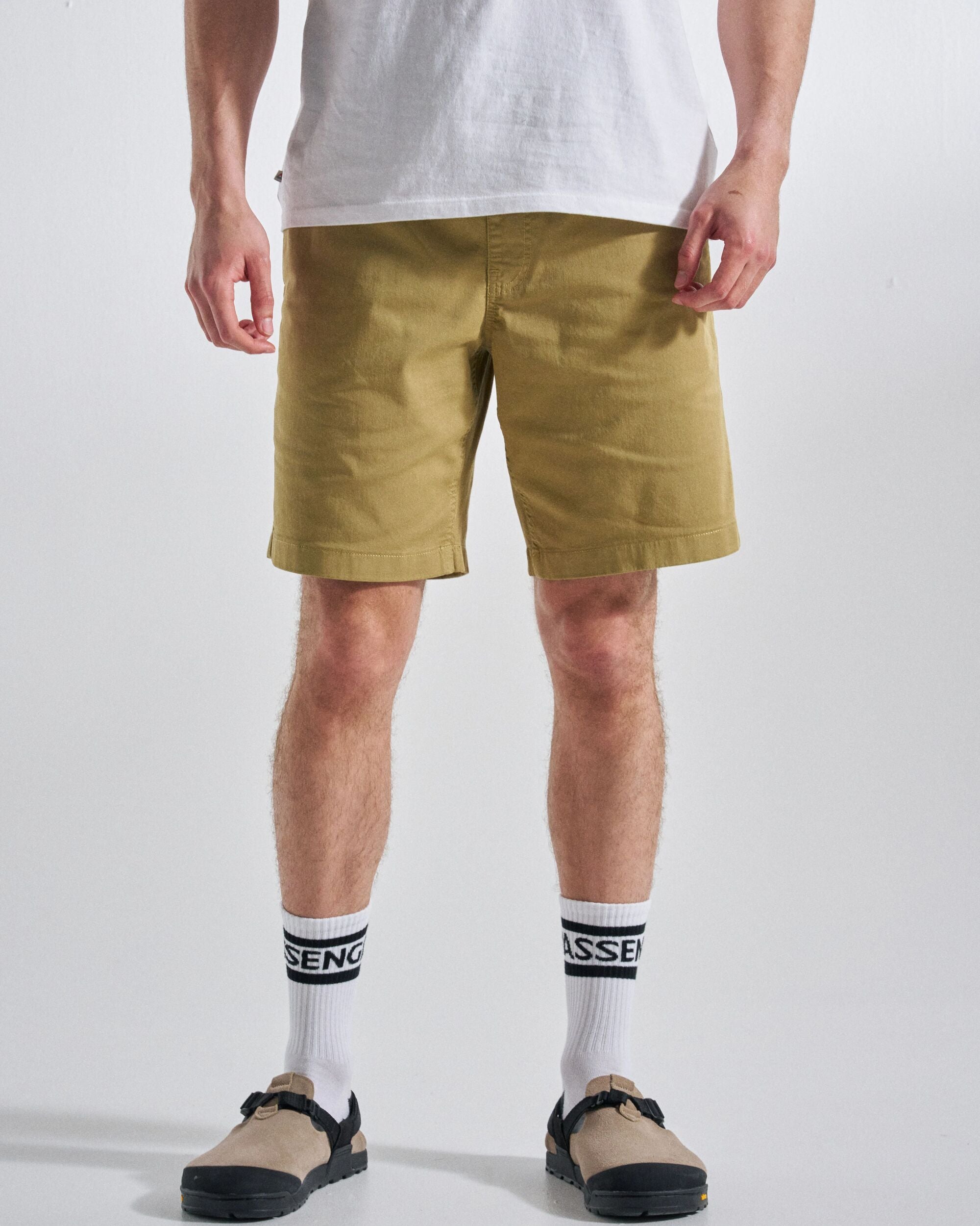 Drifter Cotton Short - Warm Beige - Studio Model