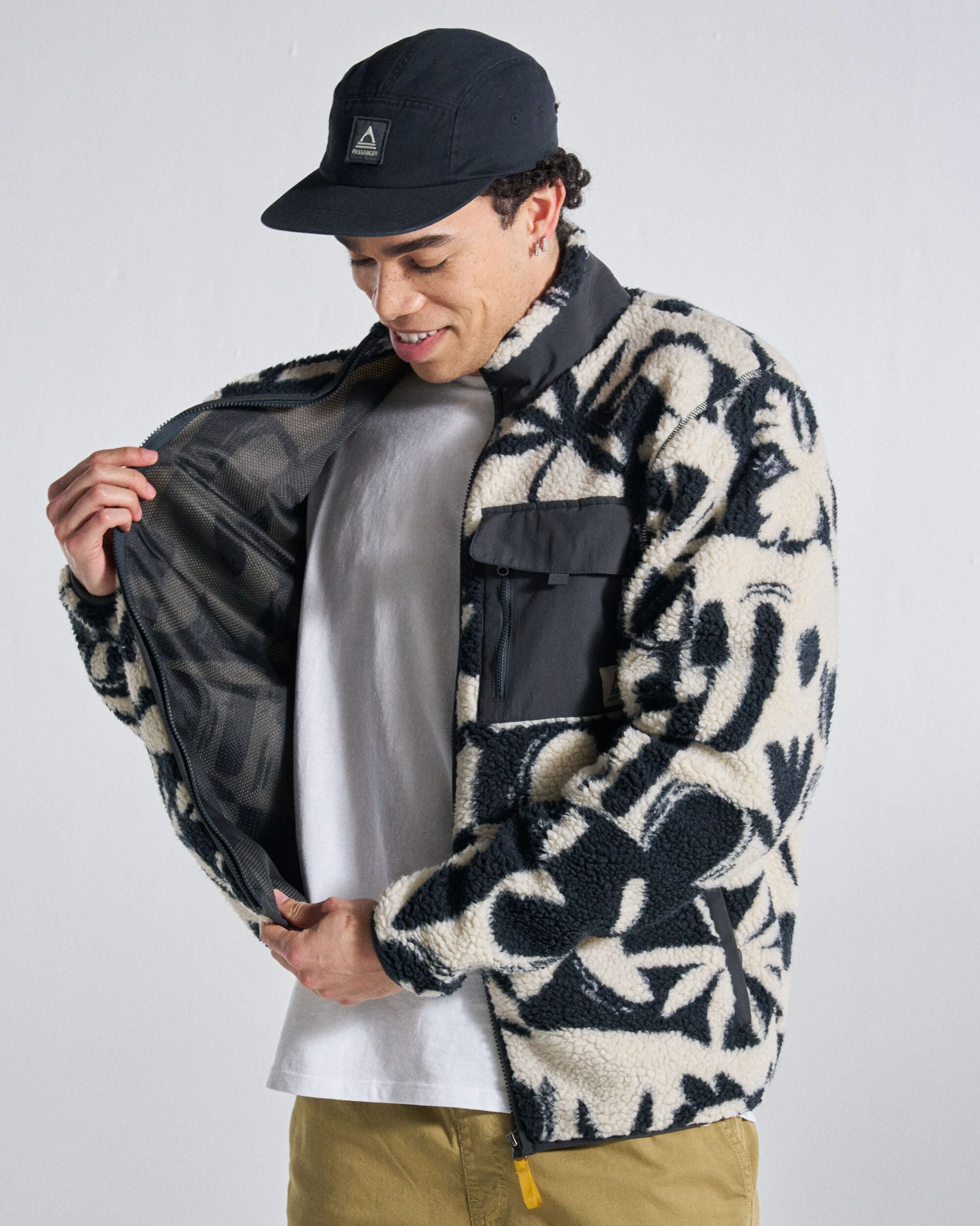 Valiant Deep Pile Fleece - Roam Further Black - Studio Model