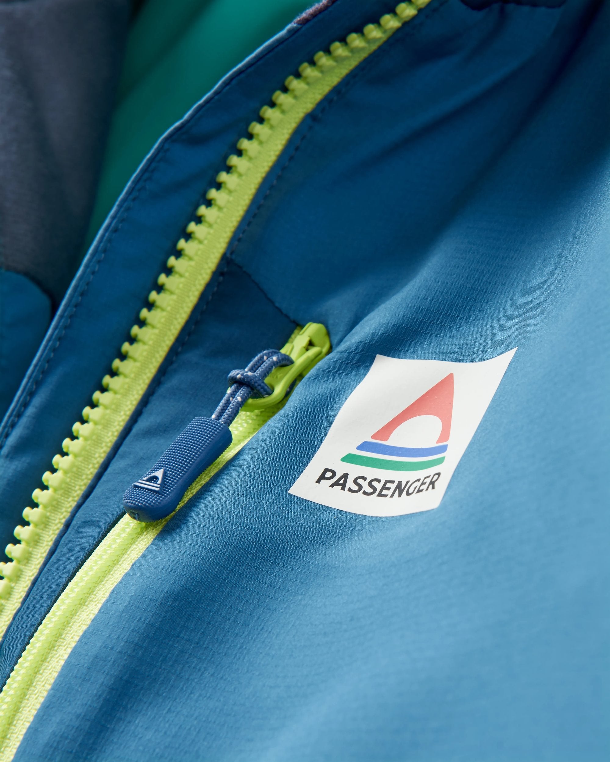 Shasta Lightweight Recycled Thermore® Insulated Jacket - Tidal Blue/Blue Steel/Birch - Flatlay