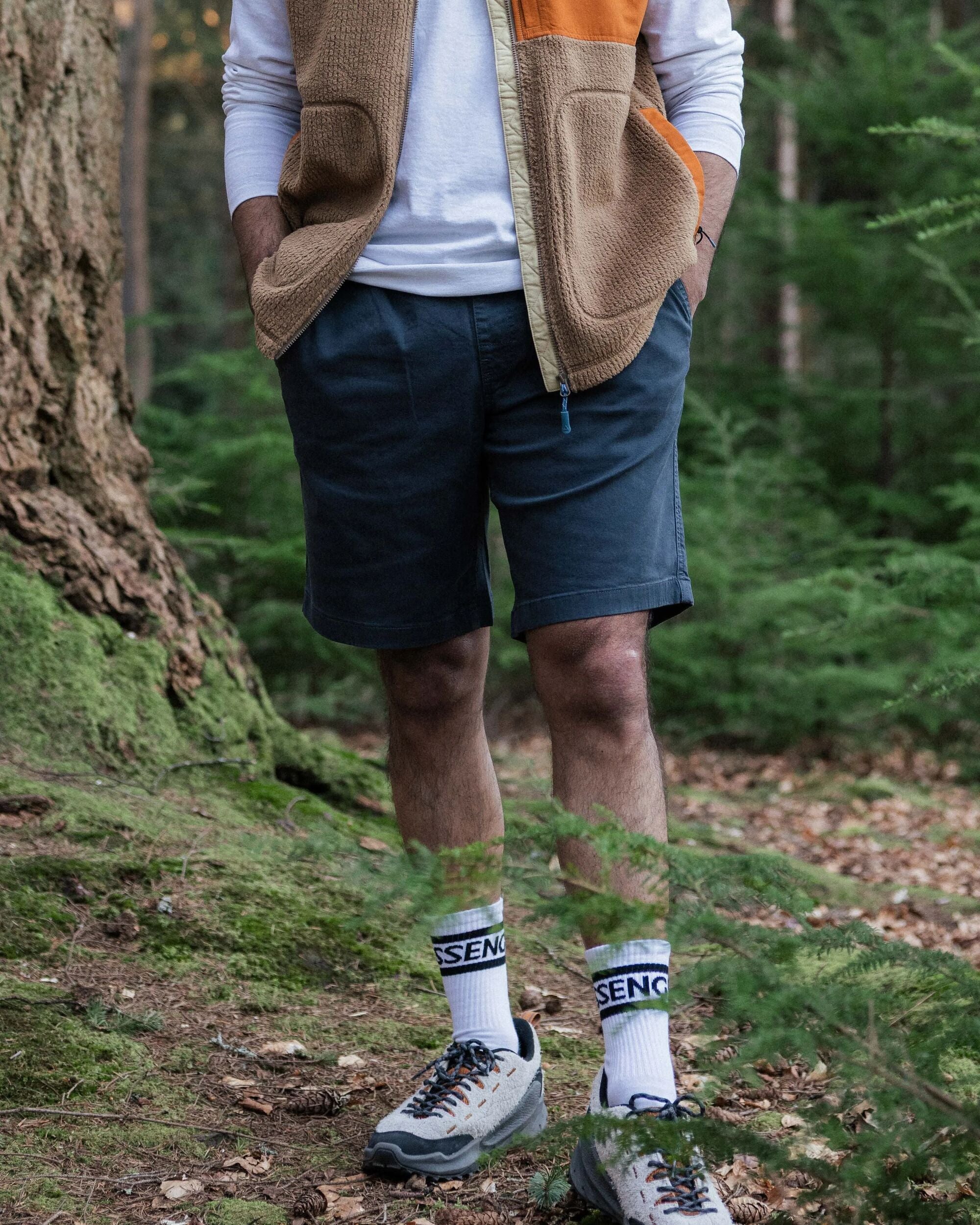 Drifter Organic Cotton Short - Charcoal - Lifestyle