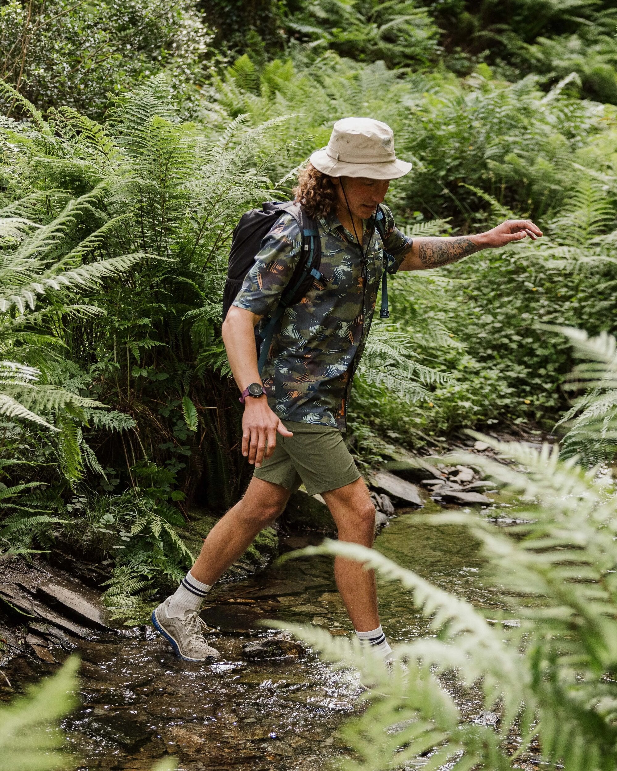 365 Recycled Active Shirt - Palm Camo Apricot - Lifestyle