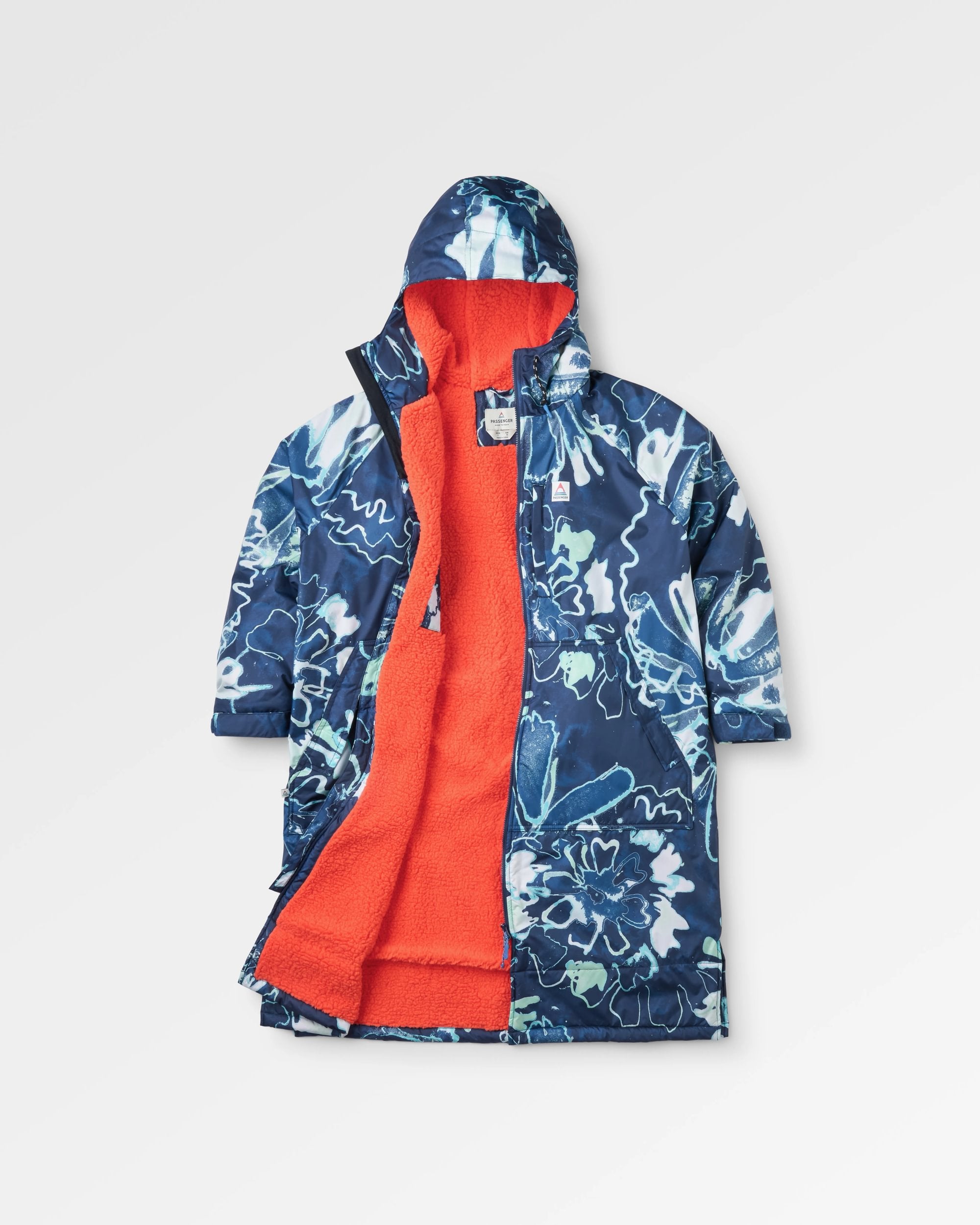 Waves Sherpa Lined Changing Robe Frost Rich Navy – Passenger