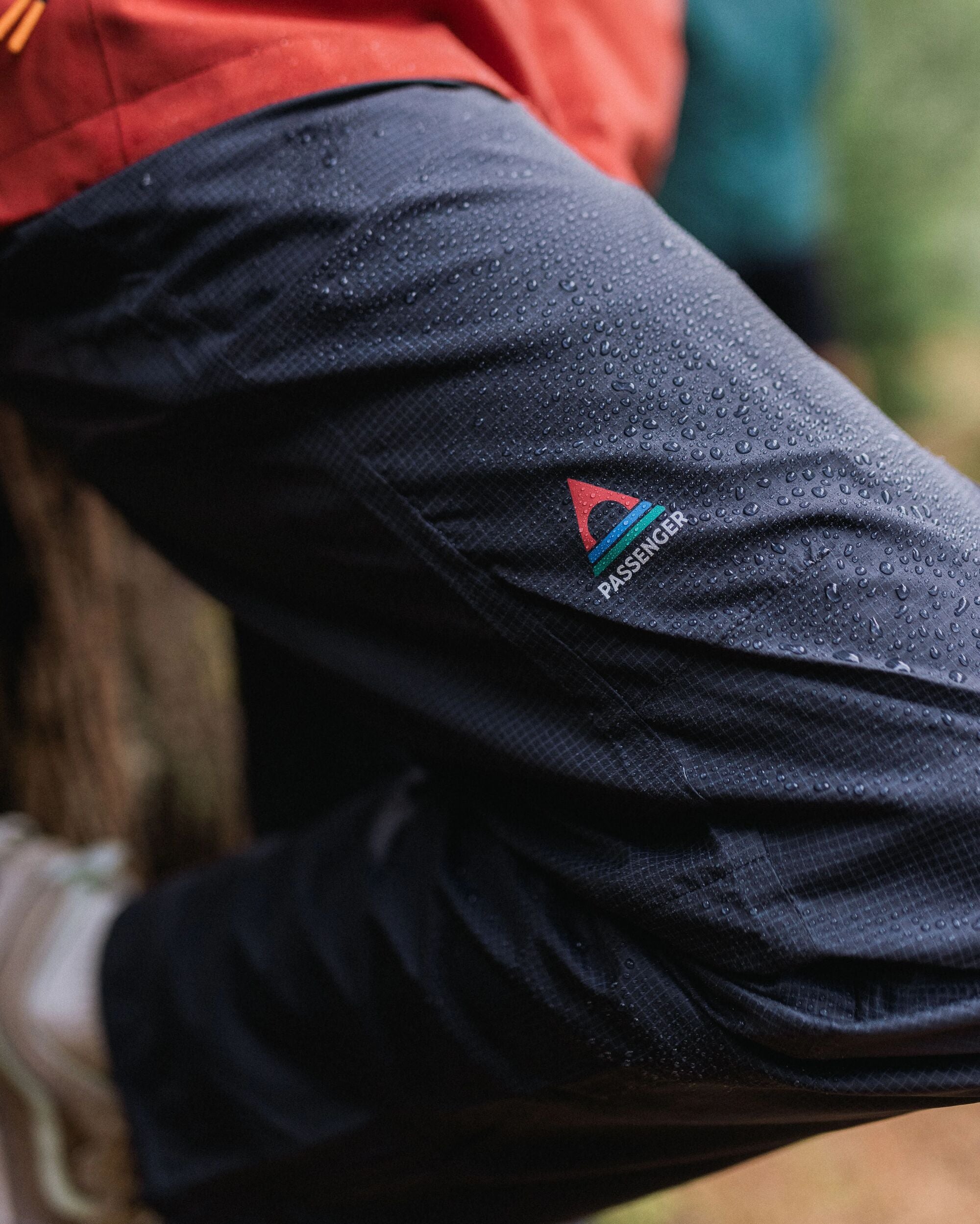 Viento Recycled Windshell Trouser - Charcoal - Lifestyle