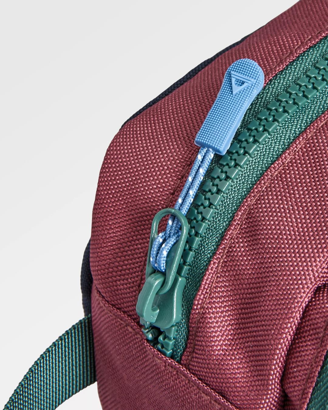 Travel Recycled Wash Kit - Samba/ Deep Navy - Flatlay