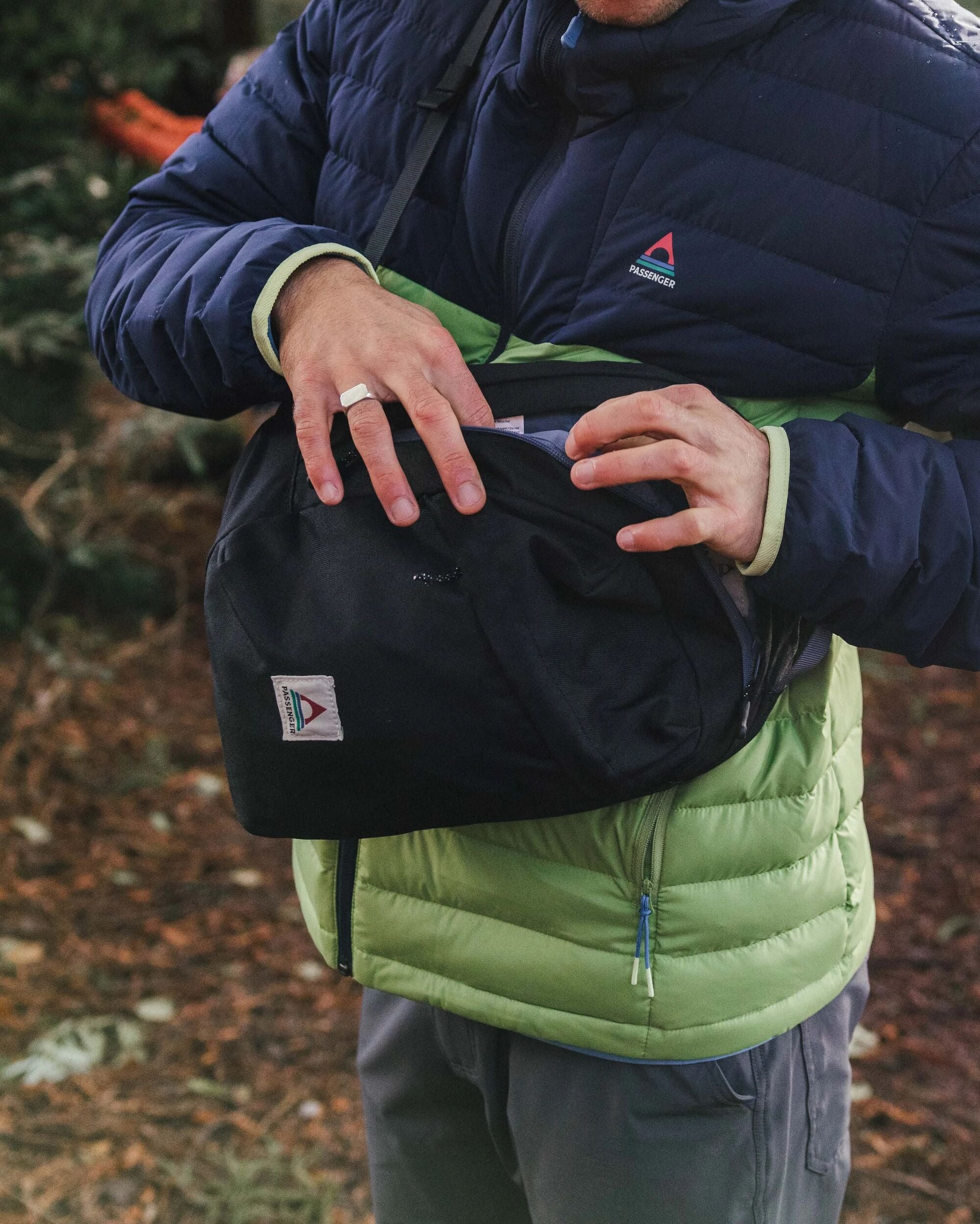 Boondocker Recycled Sling 8L - Black - Lifestyle - Male