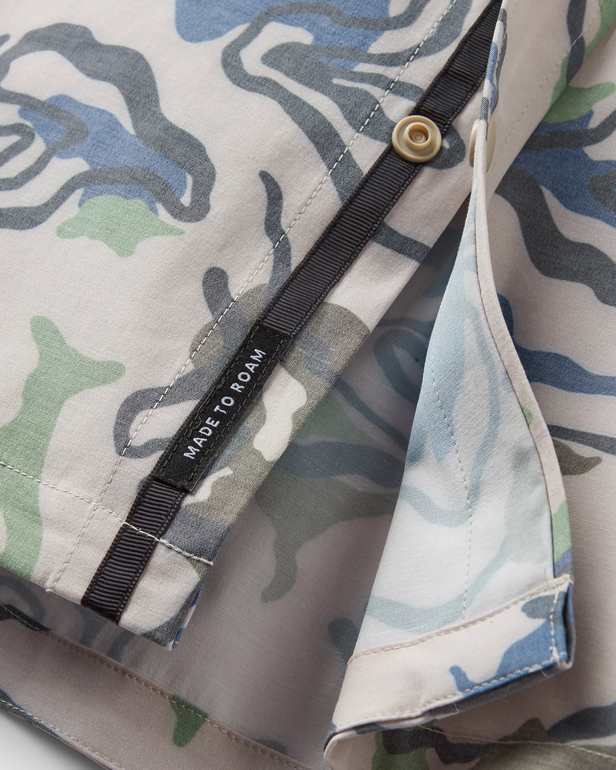 Traveller Short Sleeve Stretch Shirt - Abstract Strata Green - Flatlay