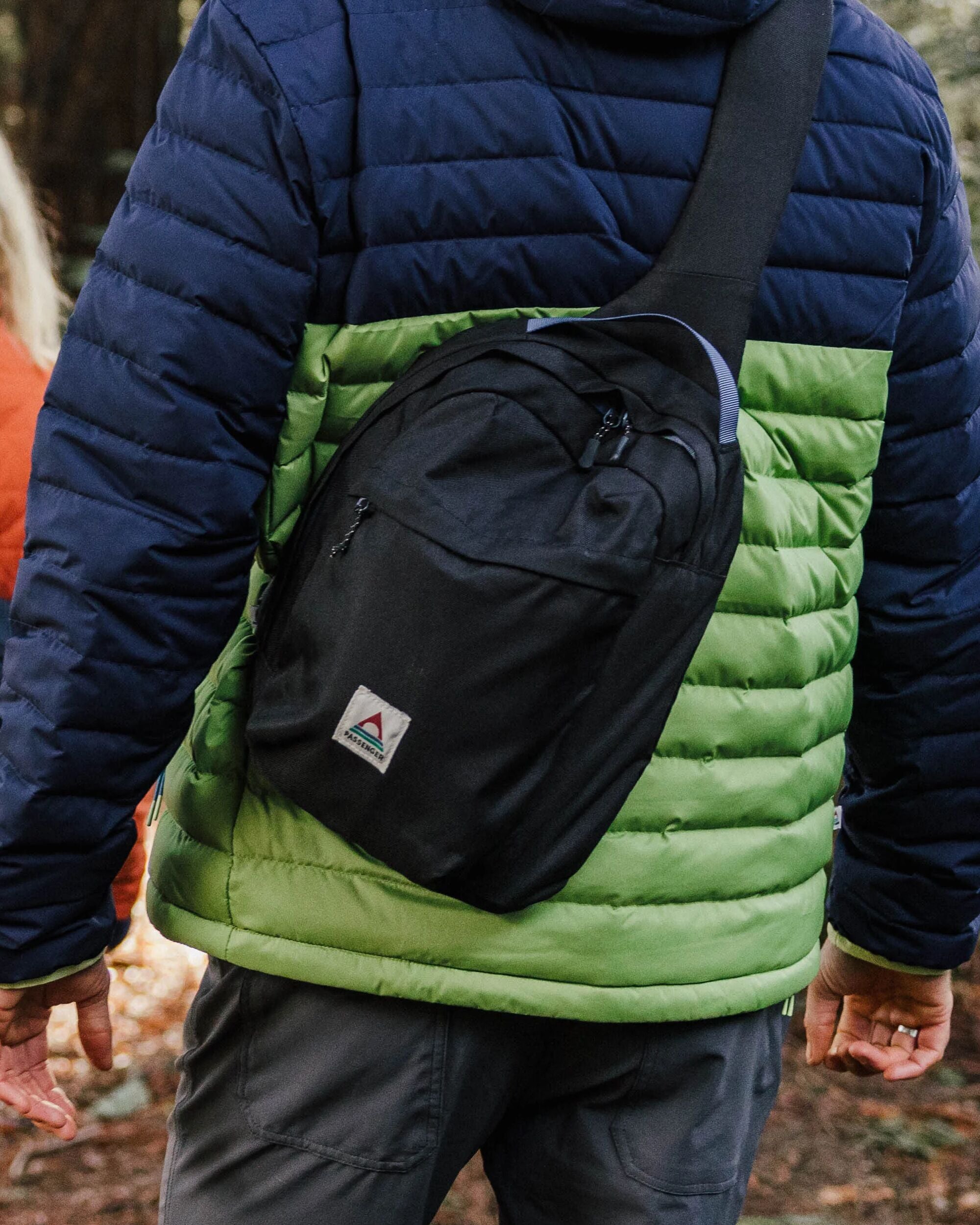 Boondocker Recycled Sling 8L - Black - Lifestyle - Male