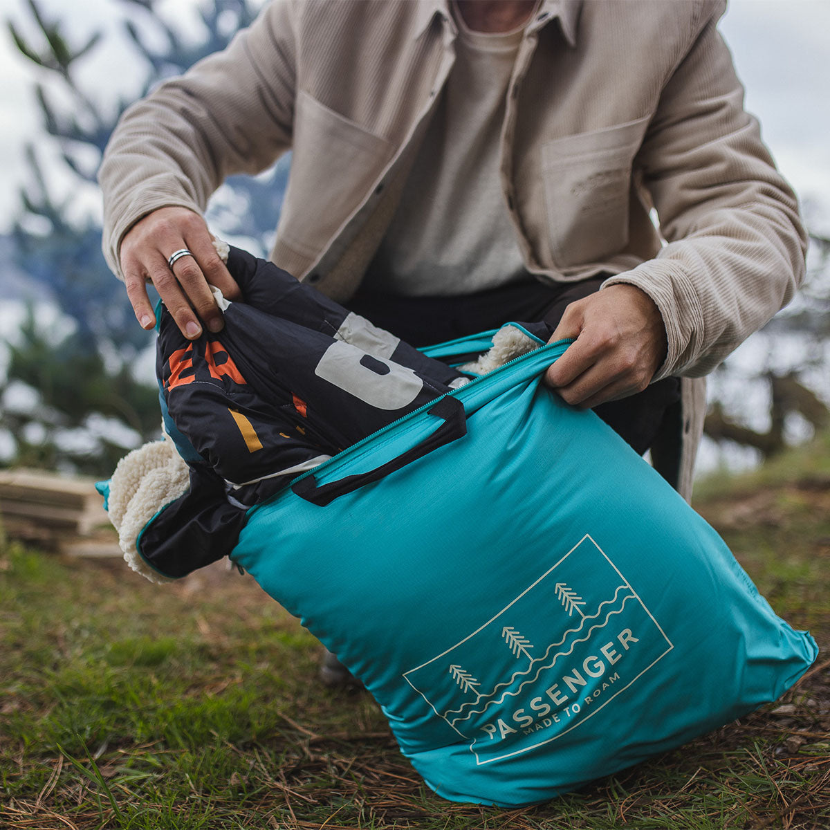 Nomadic Sherpa Blanket - Black 'Nowhere Bound' Print