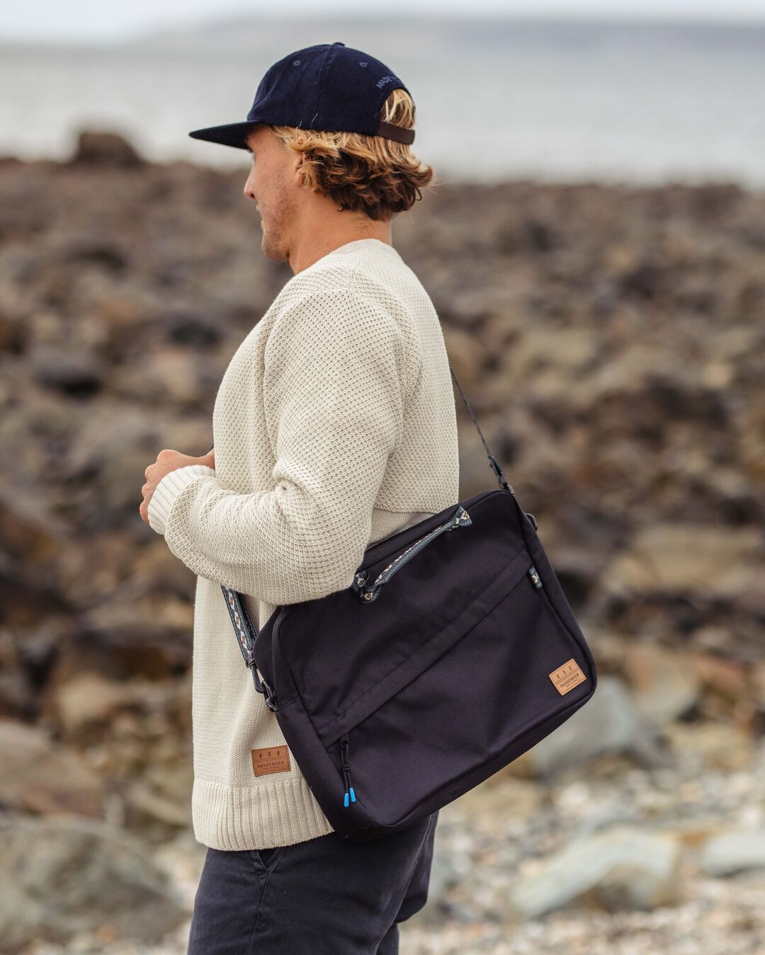 Male_Recycled Messenger Bag - Black