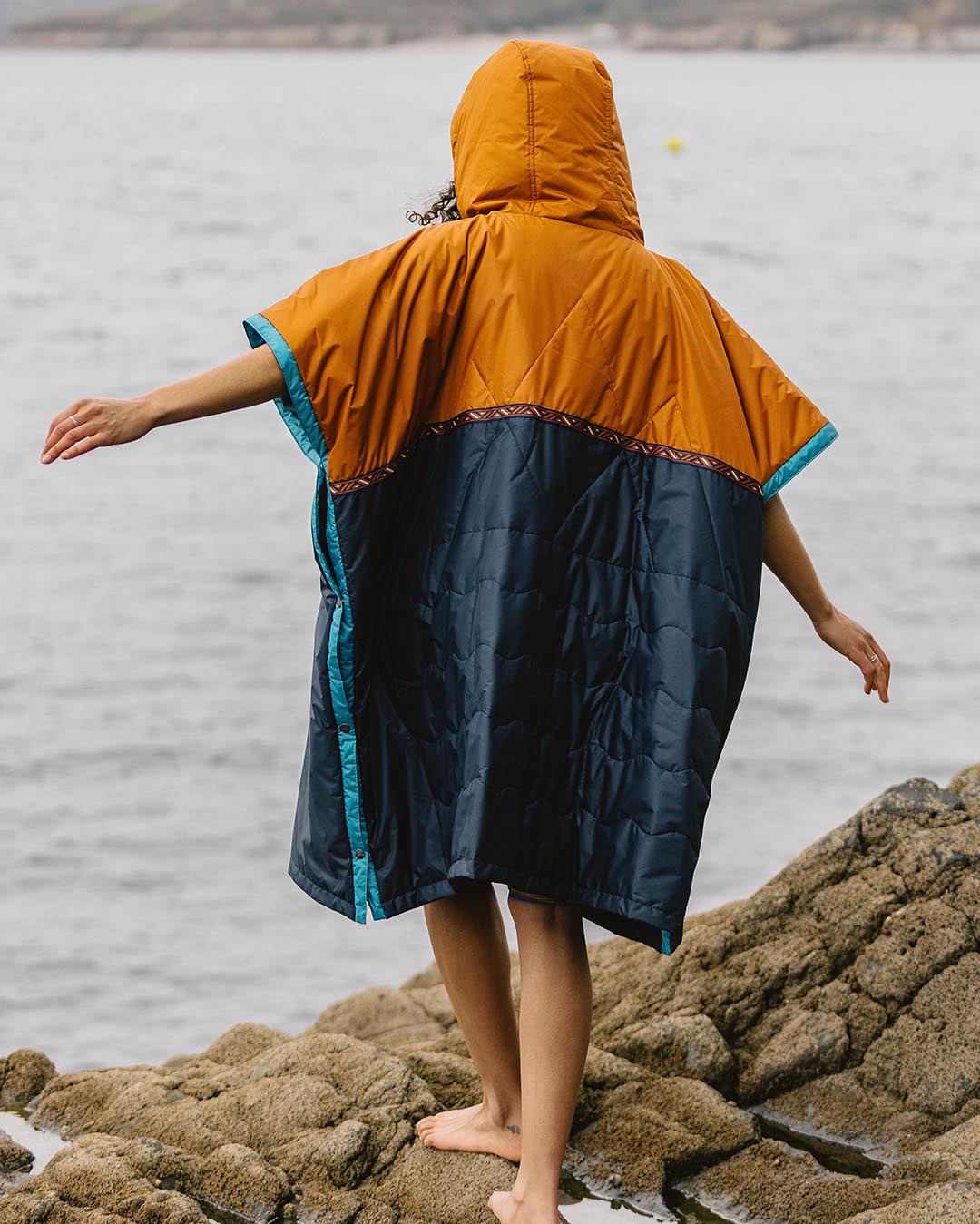 Pull Over Robe Outback Pull Over Changing Robe Glazed Ginger/Deep Navy – Passenger